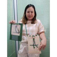 ราคา (ส่งฟรีEMS พร้อมส่งในไทย) Starbucks สตาร์บัค กระเป๋าสาน ทรงสี่เหลี่ยม หูรูด มีช่องใส่บัตร (ของแท้) (29691156055)