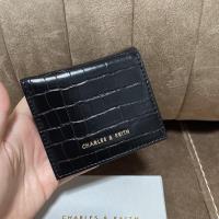 ราคา มือ 1 ค่ะ กระเป๋าสตางค์ใบสั้น 2 พับ Charles & keith สีดำ พร้อมกล่อง (21476434132)