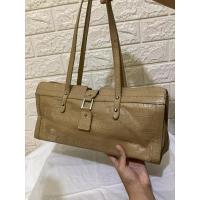 ราคา Kenneth cole กระเป๋าสะพาย หนังแท้ preloved มือสอง (40276365879)