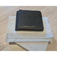 ราคา Charles & Keith กระเป๋าใส่บัตร รุ่น Small Zip Pouch : CK6-30770417-1 มือ 2 สภาพ90% (29517753741)