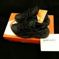 ราคา รองเท้ากีฬา nike รุ่น air huarache run (837921441)