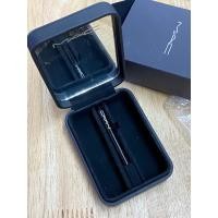 ราคา Used! mac cosmetic เคสใส่ลิปสติกได้ 2 แท่ง มีพู่กัน ของแท้ 100% (23255634946)