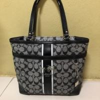 ราคา ของแท้ 100% กระเป๋า Coach Shopping มือสอง (4917223320)