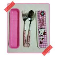 ราคา ชุดช้อนตัวอักษร Hello Kitty ช้อนส้อมตัวละคร Hello Kitty (8322228225)