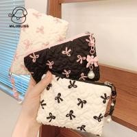 ราคา กระเป๋าคสอ makeup bag ✤Cross-Border ins สไตล์จีบโบว์กระเป๋าเครื่องสําอาง Niche Design สะดวกลิปสติกคลัทช์หญิง High-End คลัทช์✶ (48010331433)