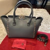 ราคา Valentino small rockstud double handle bag ของแท้ 100% (used in good condition) (6643744632)
