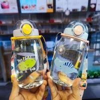 ราคา ขวดน้ำพลาสติกไทรทัน ลายการ์ตูน แบบมีปุ่มกดหลอด พร้อมสายคล้องคอ 540 มล. สำหรับเด็ก (19152133360)