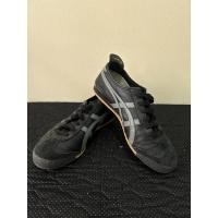 ราคา รองเท้าผ้าใบ Onitsuka Tiger สีดำ เบอร์ 40 ของแท้ 100% มือสอง (20570754122)