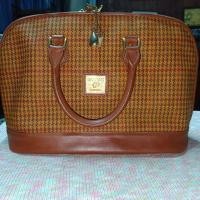 ราคา กระเป๋ามือสอง Capacci พร้อมส่ง ขนาด 14*11. เป็นแบบถือ (29156426717)