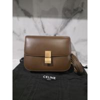 ราคา พร้อมส่ง Very good condition celine medium classic box bag y19 (43580271771)