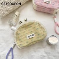 ราคา GETCOUPON Skincare ลิปสติกกระเป๋าเก็บ, Plush Soft Cosmetic Clutch,แฟชั่น Shell-shape ความจุขนาดใหญ่ซิปแปรงแต่งหน้ากระเป๋าถือสําหรับผู้หญิงสาว (49108713854)