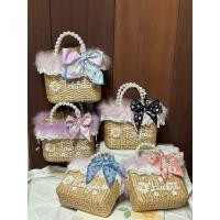 ราคา Box Bags 9" - ลายเม็ดแตง กระเป๋าสานขนาด 9 นิ้ว ออกแบบเลือกของตกแต่งติดชื่อพร้อมระบายลูกไม้ ขนมิ้ง ผ้าผูกโบว์ (22881696824)