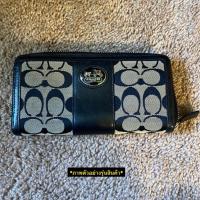 ราคา กระเป๋าตังใบยาว Coach zip around wallet มือสองแท้ (44162388503)