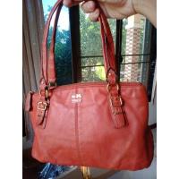 ราคา กระเป๋าถือหนังแท้ แบรนด์ coach ไซส์ 10.5 นิ้ว สูง 6 นิ้ว สภาพสวย อะไหล่ทอง ซับในสวย ใบนี้เล็กๆ ทรงหมอนน่ารักๆ (16666152361)