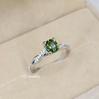ราคา แหวนพลอยเขียวส่อง พลอยมรกตบางกะจะ ขนาด 6×5 มิล จันทบุรี เงินแท้ 925 จิวเวลรี่จากจันทบุรี (18387556643)