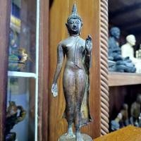 ราคา พระบูชาวชิรมุนี ร.๙ วัดมหาธาตุวรวิหาร จ.เพชรบุรี ปี 2508 ทองเหลืองหนาเก่าแห้งหิ้ง สูง 9.5 นิ้ว เก่าและหายาก (24167912971)
