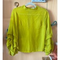 ราคา เสื้อผ้ามือสองสภาพดี ส่งต่อ แบรนด์ LAMODA เสื้อคอปีน คอเต่า ผ้าชีฟอง แขนยาว ตกแต่งปลายแขนพองน่ารัก สีเหลือง อก 38 นิ้ว (24763478194)