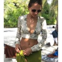 ราคา ส่งต่อ Pull and Bear Flora crop top Size S (29462737727)