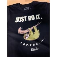 ราคา [NeW]" Just do it tomorrow " Black premium cotton100 comp t-shirt collection เสื้อยืดสีดำลายสล็อธ (42080613245)