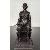 ราคา 571.พระบรมรูปหล่อในหลวงรัชกาลที่ 9 พระบาทสมเด็จพระปรมินทรมหาภูมิพลอดุลยเดช ทรงประทับนั่งบัลลังก์ (41761813747)