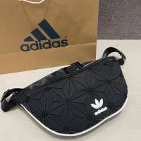 ราคา [PRELOVED] กระเป๋าคาดเอว Adidas ของแท้ 100% (25008272644)