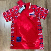 ราคา ถูกทีสุด เหลือตัวสุดท้ายเสื้อฟุตบอลทีมชาติไทย รุ่นศักดิ์ศรีปฐพีไทย ปี 2016 ของแท้ Grand Sport ป้ายห้อย พร้อมBox Set (41406922996)