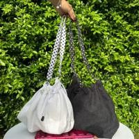 ราคา กระเป๋าลูกฟูกสะพายข้างลายจุด (43922992900)