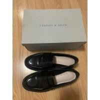 ราคา charles & keith classic penny loafers สีblack (19089501031)