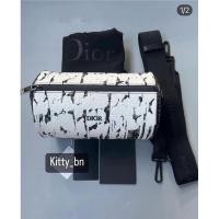 ราคา Dior x Raymond Pettibon Roller Messenger Bag 5H 8W 5D ปี 2019 สภาพใหม่มากๆๆ อุปกรณ์มีถุงผ้า การ์ด ตามรูป (26865852058)