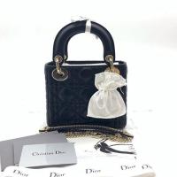 ราคา Kept unused Lady Dior mini สีดำ อะไหล่ทองอ่อน สวยมาก ปี2019 ออก shop ไทย สภาพใหม่ ไม่เคยใช้งาน อุปกรณ์ fullset (1924158925)