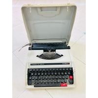 ราคา เครื่องพิมพ์ดีดพกพา เครื่องพิมพ์ดีดกระเป๋าหิ้ว ยี่ห้อ olympia traveller deluxe s (สินค้าของเก่าเก็บสะสม) (26402141992)