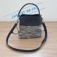 ราคา Used like new กระเป๋า Charles & Keith ทรงขนมจีบน่ารัก จุของได้เยอะ รุ่น ck2-20780315 สี Multi (สลับขาวดำ) (1901481707)