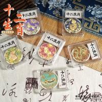 ราคา เหรียญที่ระลึกสิบสองราศีหลากสีพร้อมร ของที่ระลึกนักษัตรหลากสีพร้อมกลัก 12 ราศี ของที่ระลึก ของที่ระลึก ปีเสือ ของที่ระลึก ข้อความ051502 (41080897972)