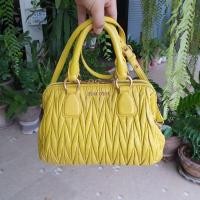 ราคา กระเป๋า Miu Miu Matelasse top handle bag (ของแท้มือสอง) (18806327772)