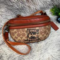 ราคา มีตำหนิ ขอคนรับได้กระเป๋าสะพาย คาดอก Coach Limited ‼️แท้‼️ สีน้ำตาล 8 นิ้ว (28673962625)
