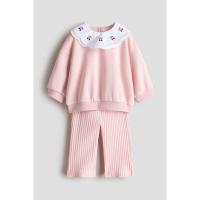ราคา H&M(เอชแอนด์เอ็ม) ชุดสเวตเชิ้ตและเลกกิ้งส์ 2 ชิ้น Infants 2-piece sweatshirt and leggings set 1334560_1 (53355375445)