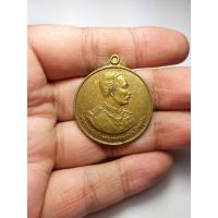 ราคา เหรียญที่ระลึกสร้างพระบรมราชานุสาวรีย์ ร.5 ปี 53 หลังหลวงพ่อท้าว นิล อิ้ว นครราชสีมา (7563296334)