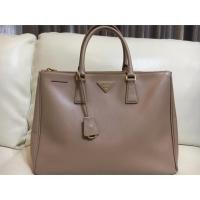 ราคา Prada saffiano ปี 12 (218139586)