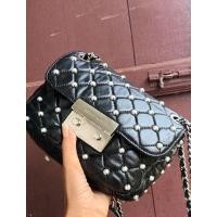 ราคา Michael Michael KorsPEARLS SLOAN SMALL CHAIN SHOULDER BAG มือสอง(ของแท้) (22641436040)