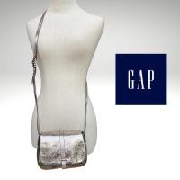 ราคา GAP กระเป๋ามือสอง กระเป๋าสะพายหนังเทียมใบเล็กสีบรอนด์แมทาลิคเงางาม (20018862720)
