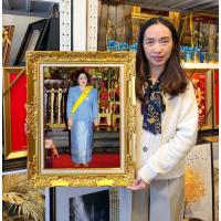 ราคา กรอบรูปหลุยซ์ทอง พรีเมี่ยม รูปพระพันปีหลวง ราชินี ร.9 ทำจากทองคำ ขนาดเหมาะสมสำหรับตกแต่งบ้านหรือที่ทำงาน คุณภาพสูงและหรู (50301387677)