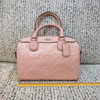 ราคา Coach หมอนลายซีนูน 9 นิ้ว สีชมพูอ่อน มือหนึ่งป้ายห้อย (2771166928)