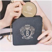 ราคา กระเป๋าสะพาย Bobbi Brown สีดำ ปั้มตราลายแบรนด์สีทอง ทรงหกเหลี่ยม พร้อมสายโซ่ (44909629065)