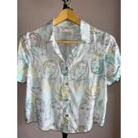 ราคา KEMEJA Crop Shirt เสื้อครอป Line Art Face Motif - Pull&Bear preloved (52752932372)