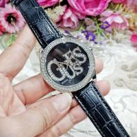 ราคา นาฬิกา GUESS แท้ หน้าปัด 56 มม. ข่อมือได้ถึง 18 ซม. ดีไซน์โลโก้ล้อมเพชรระยิบระยับเล่นแสง ใส่ไปงานไหนก็สวยสะดุดตา (53502406006)