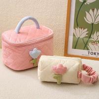 ราคา (พร้อมส่ง) กระเป๋าใส่เครื่องสำอางค์ ขนาดใหญ่ อเนกประสงค์ ผ้าลูกฟูกติดดอกไม้น่ารักๆ (23837134906)