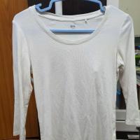 ราคา เสื้อยืด uniqlo​ สีขาวแขนสามส่วน size M (5580933842)