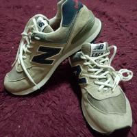 ราคา New balance 574 มือสองของแท้ size41.5ยาว 26 (889277915)