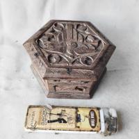 ราคา Vintage Display กล่องเล็กไม้มะเกลือไม้หกเหลี่ยม (49707508911)