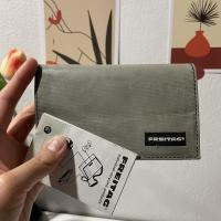 ราคา ส่งต่อ กระเป๋า สตางค์ Freitag Max สีเทาดำ (9718879999)